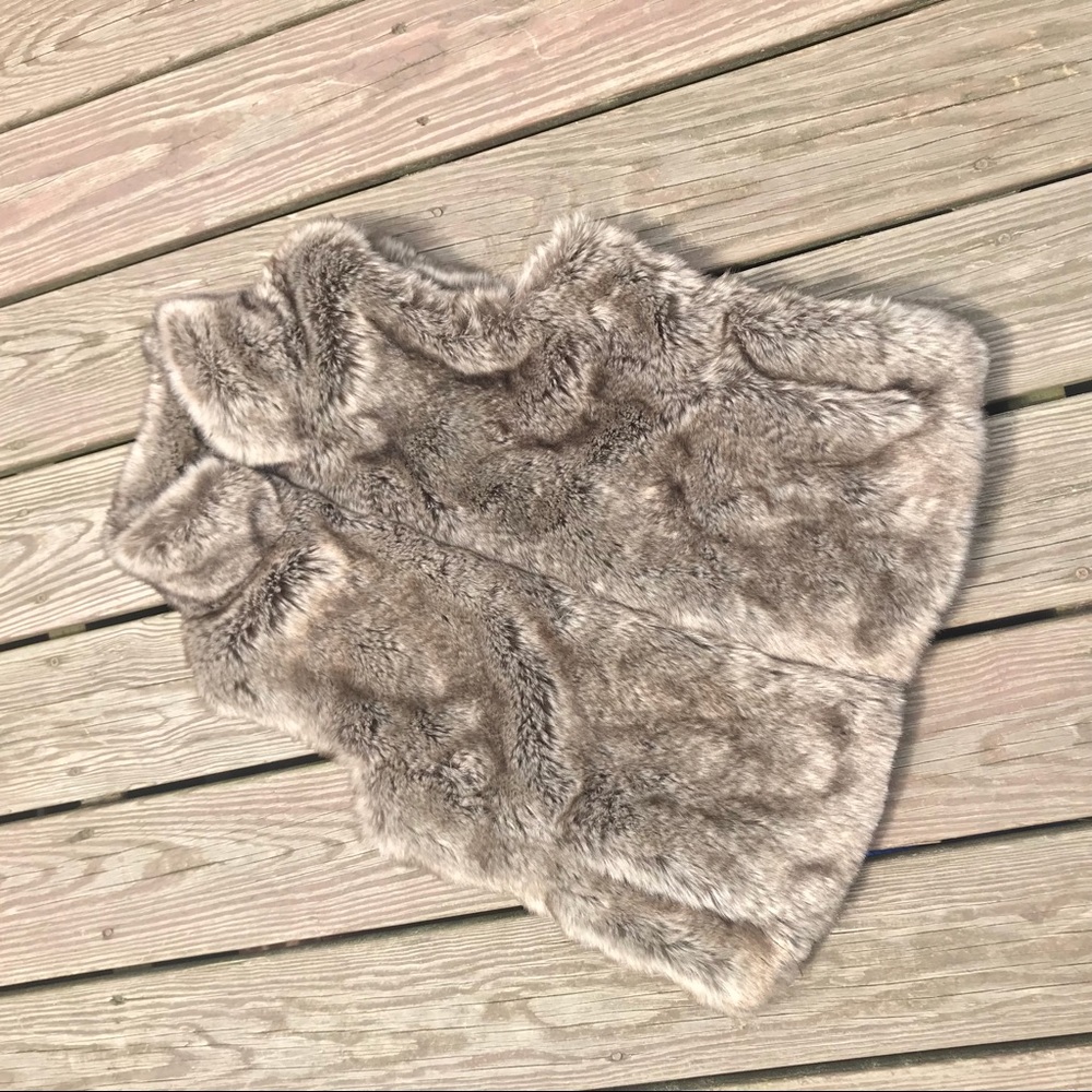 Banana Republic | faux fur vest